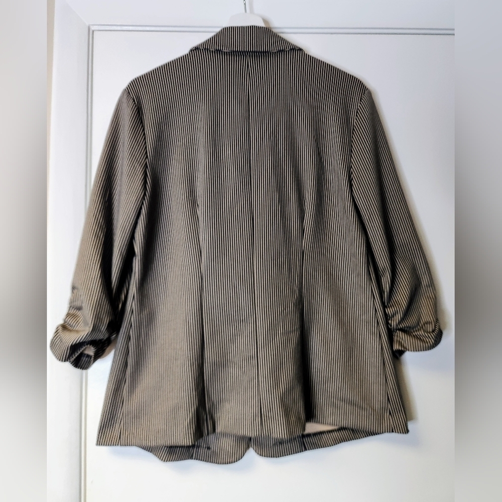 Soho Apparel Black and Tan Stripped Tailored Blazer Size M - Picture 4 of 12